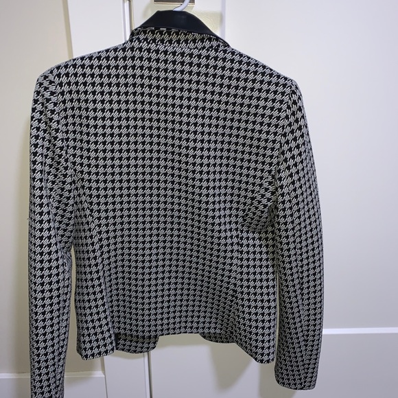 Blazer size small - Picture 2 of 2